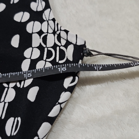 Vince Camuto ✦ Black White Geometric Blouse ✦ Cinched Sides V-Neck Sleeveless S - Picture 14 of 16